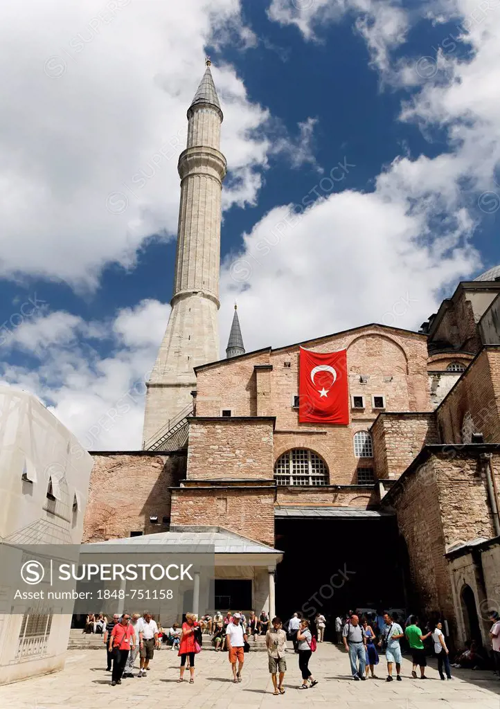 Courtyard of the Hagia Sophia, UNESCO World Heritage Site, Istanbul, Turkey, Europe