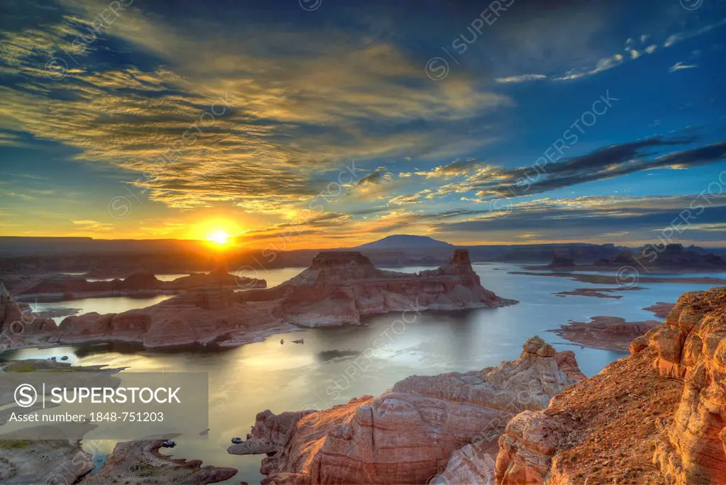 View from Alstrom Point to Lake Powell at sunrise, Padre Bay with Gunsight Butte and Navajo Mountain, houseboats, Bigwater, Glen Canyon National Recre...