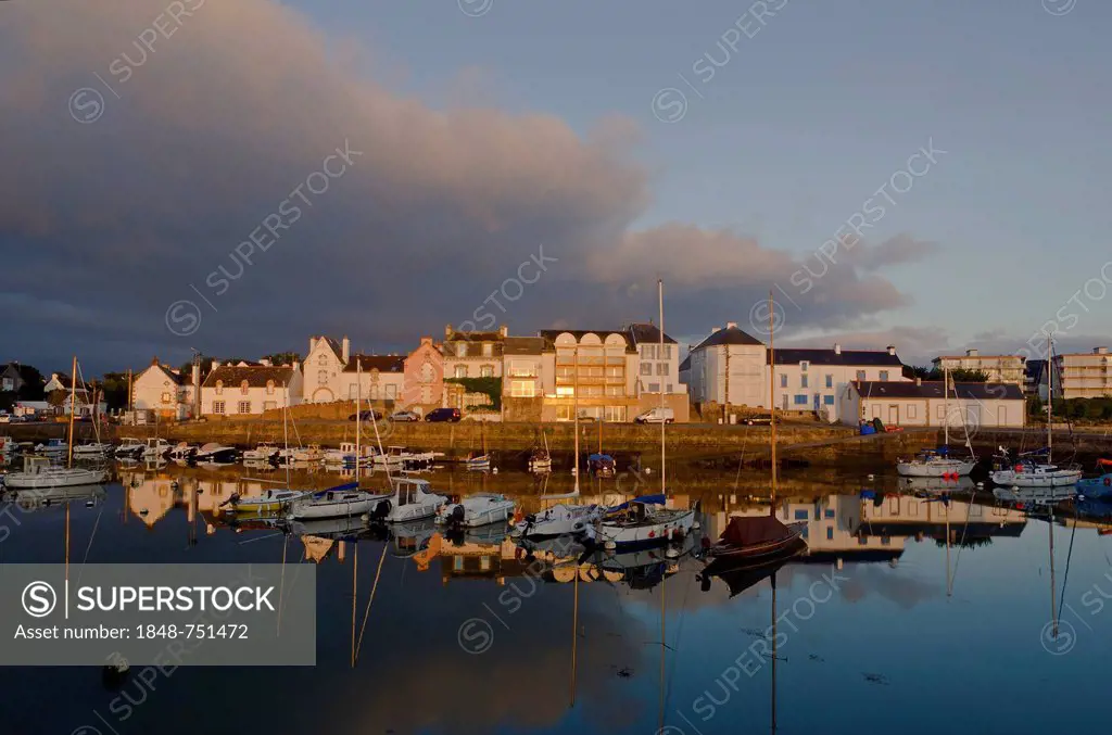 Houses and boats reflected in the eastern harbor in the early morning, Port-Haliguen in Quiberon, southern Brittany, Bretagne, France, Europe