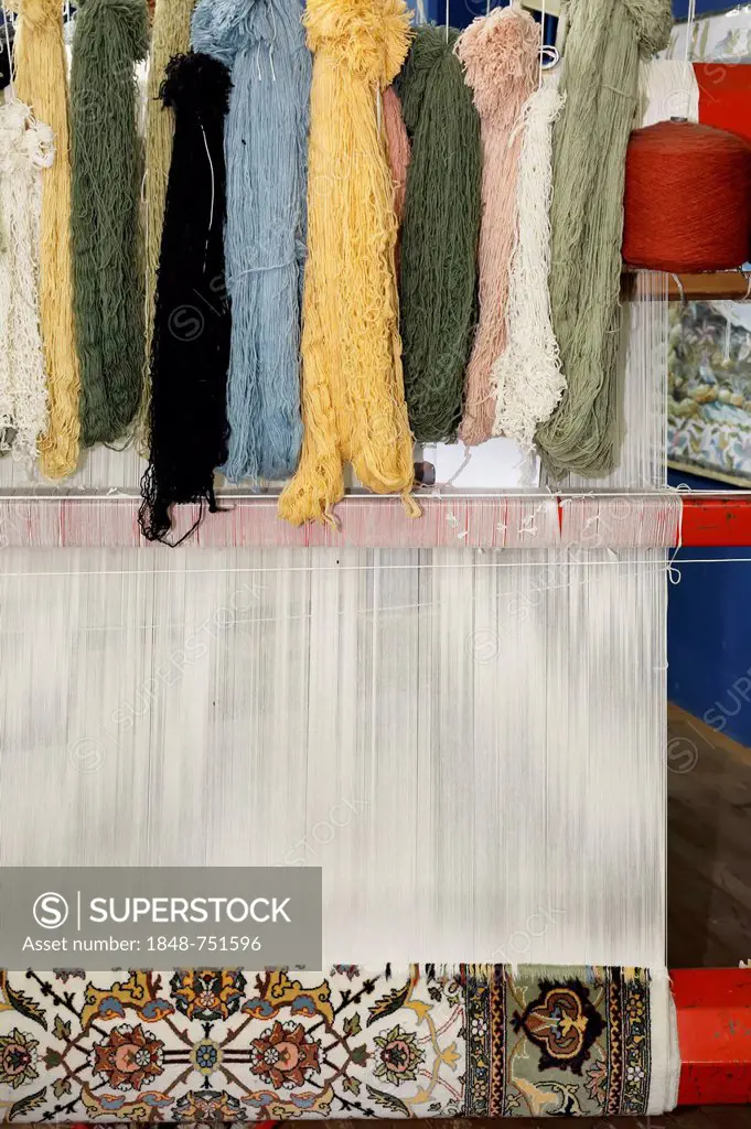 Carpet factory, loom with wool, Antalya, Turkey, Asia