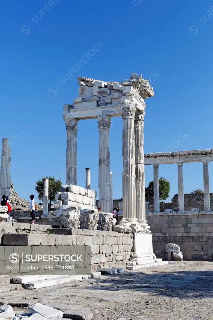 Ruins of the Temple of Trajan, Trajaneum, Pergamum, Pergamon, Bergama, Izmir, Turkey, Asia