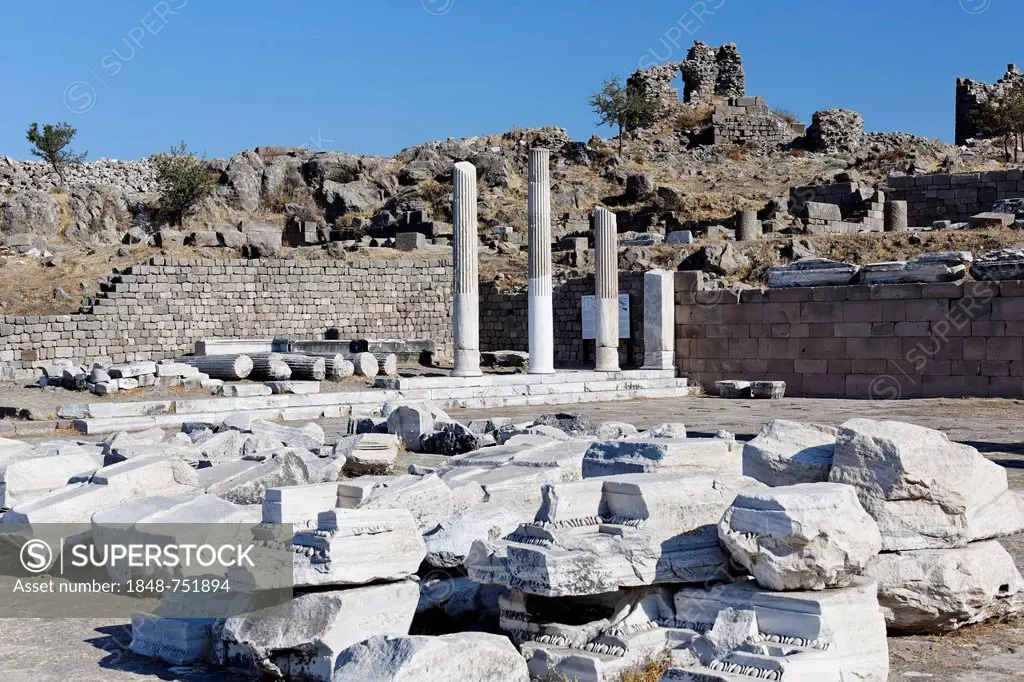 Ruins and columns at the archaeological site of Pergamum, Pergamon, Bergama, Izmir, Turkey, Asia