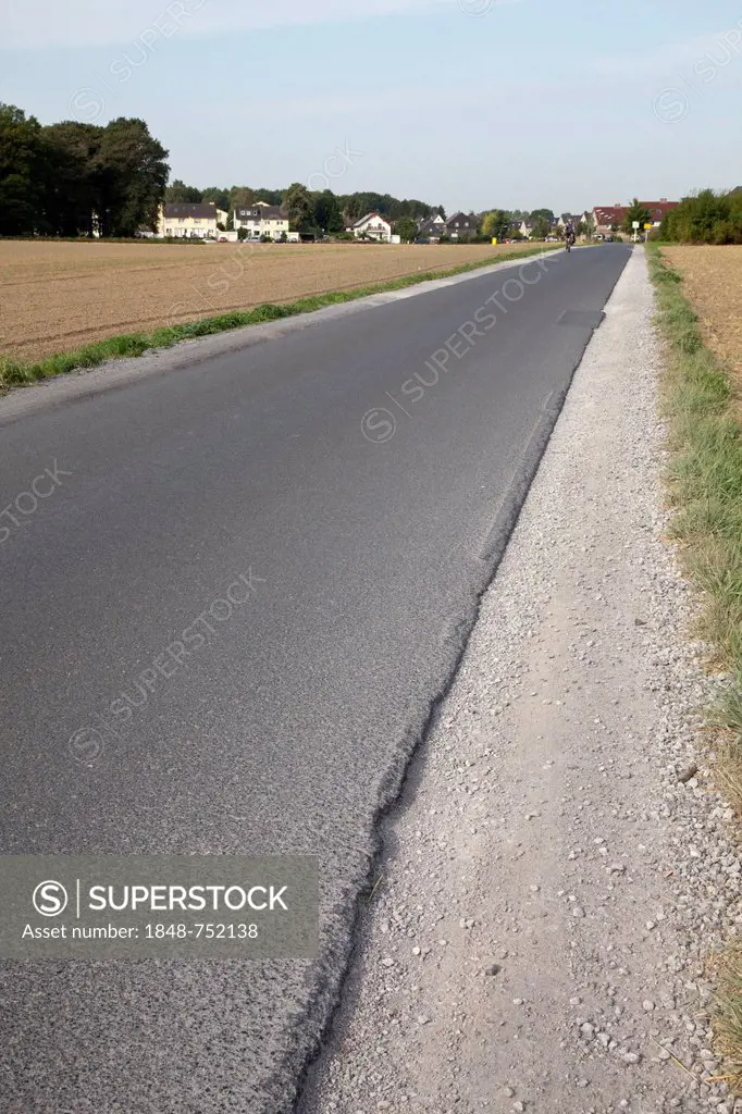 A road with an unpaved shoulder, Dortmund, Ruhr area, North Rhine-Westphalia, Germany, Europe, PublicGround