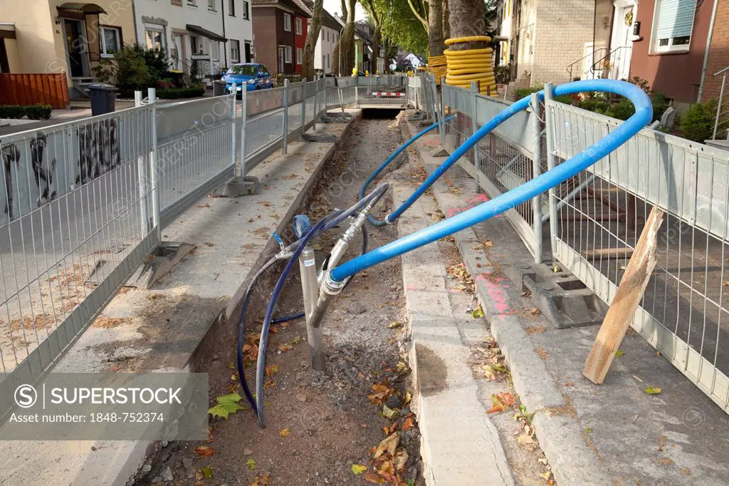 Road barriers along a construction site, renewal of supply lines, Im Telgei street, Dortmund, Ruhr area, North Rhine-Westphalia, Germany, Europe, Publ...