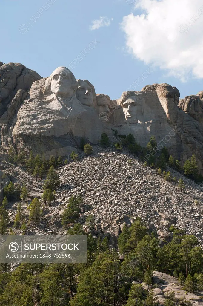 Busts of four presidents carved in rock, Mount Rushmore National Memorial, near Rapid City, South Dakota, USA, United States of America, North America