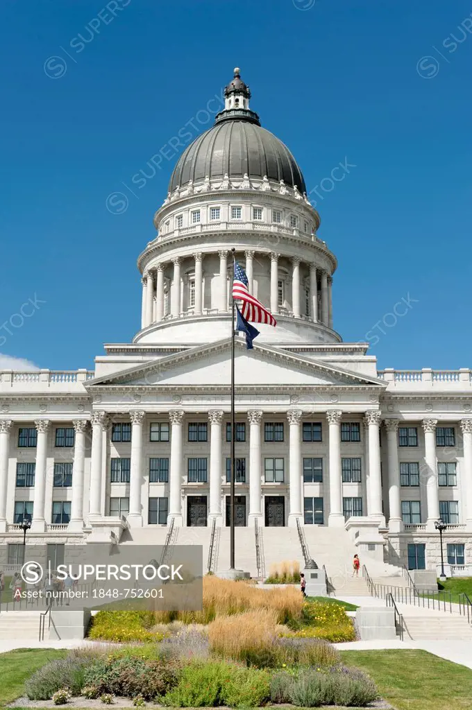 Capitol, Supreme Court and Parliament, national flag and flag of the State of Utah, Capitol Hill, Salt Lake City, Utah, Western United States, USA, Un...