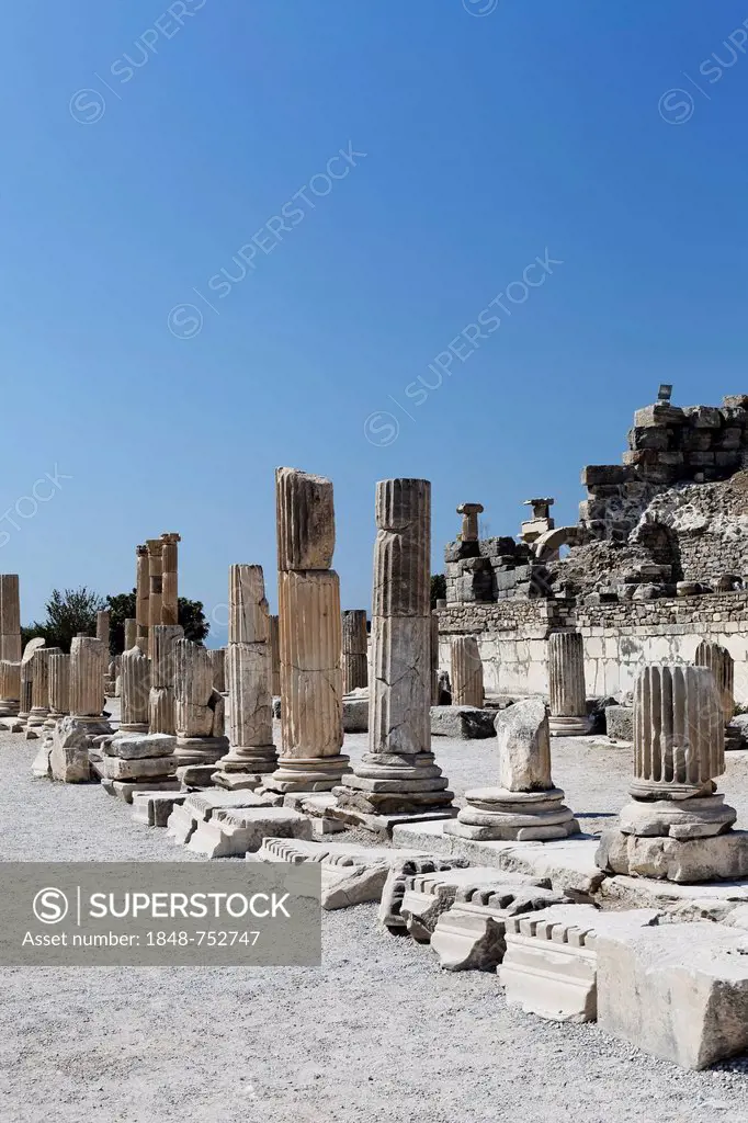 Pillars alley at the Market Basilica in Ephesus, Ephesos, Efes, Izmir, Turkish Aegean, western Turkey, Turkey, Asia