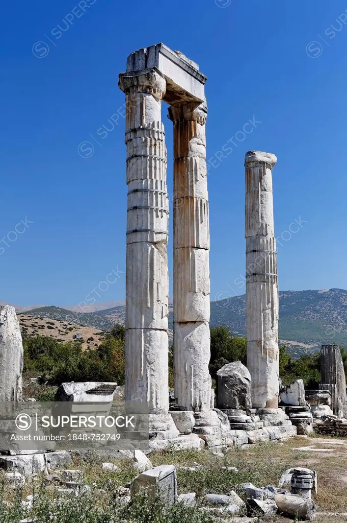 Remnants and pillars at the Temple of Aphrodite, Aphrodisias, Geyre, Karacasu, Aydin, Western Turkey, Turkey, Asia
