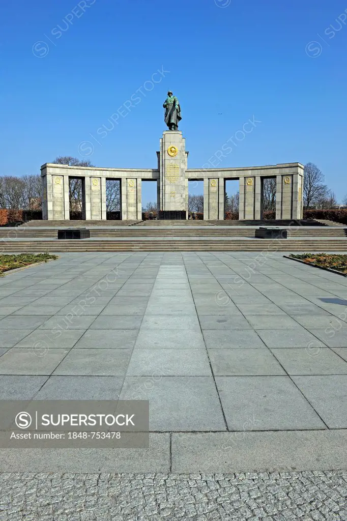Soviet War Memorial for fallen Russian and Soviet Union soldiers of the Second World War, Strasse des 17. Juni street, Berlin, Germany, Europe