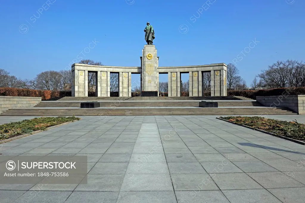 Soviet War Memorial for fallen Russian and Soviet Union soldiers of the Second World War, Strasse des 17. Juni street, Berlin, Germany, Europe