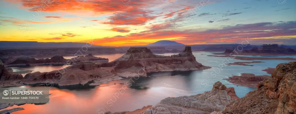 Panoramic view, view at sunrise from Alstrom Point to Lake Powell, Padre Bay with Gunsight Butte and Navajo Mountain, Bigwater, Glen Canyon National R...