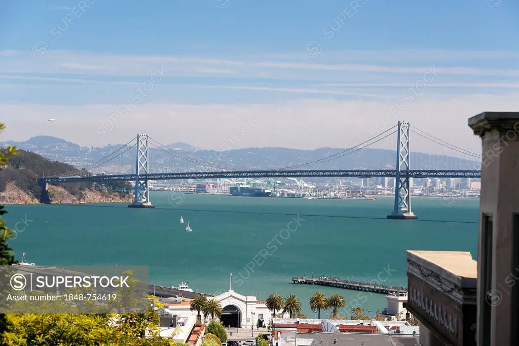 Telegraph Hill district with a view towards Bay Bridge, San Francisco, California, USA