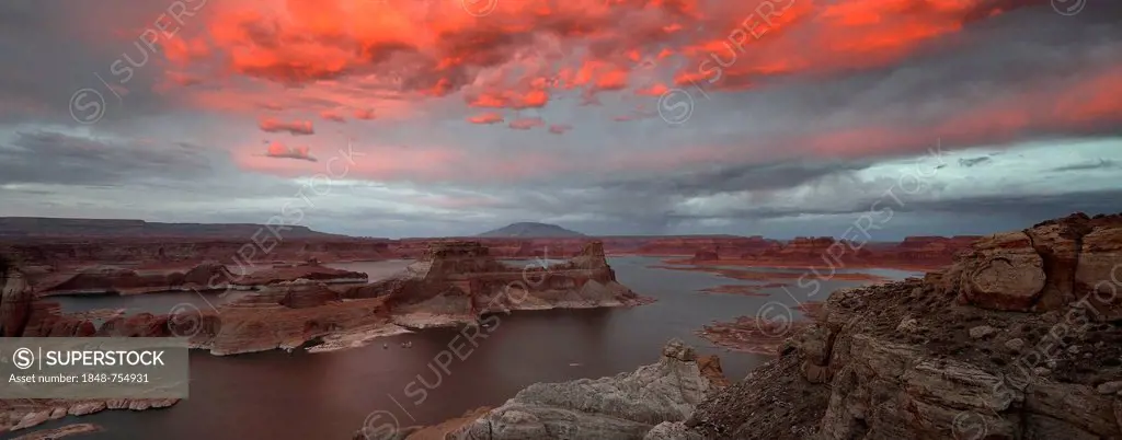 Panoramic view, view after sunset from Alstrom Point to Lake Powell illuminated by clouds, Padre Bay with Gunsight Butte and Navajo Mountain, Bigwater...