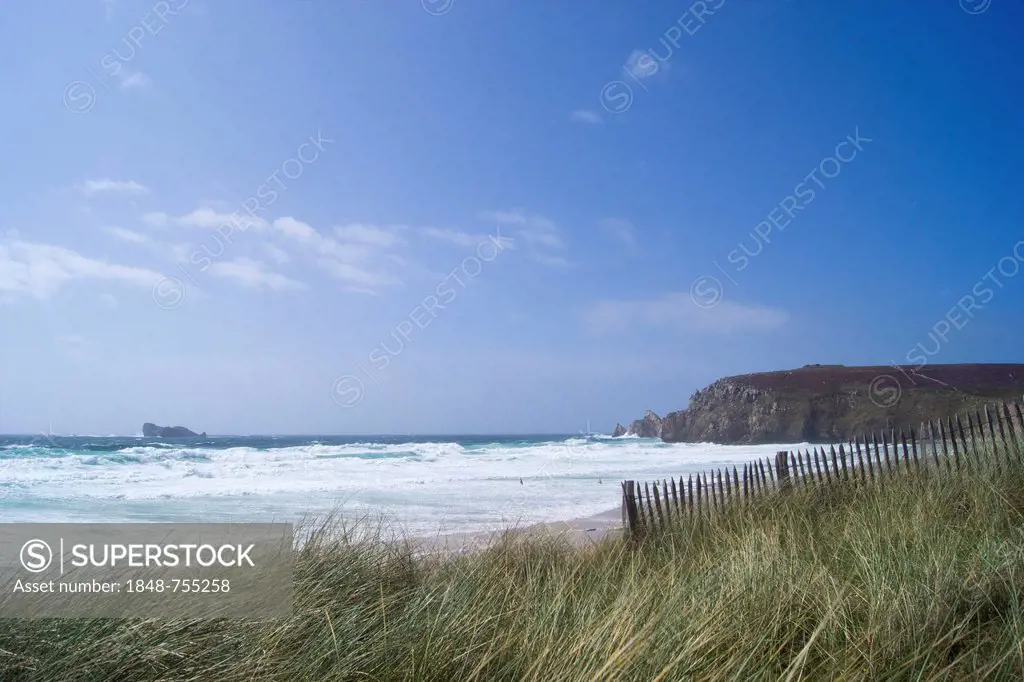 Breton coastal landscape, Camaret-sur-Mer, Brittany, France, Europe