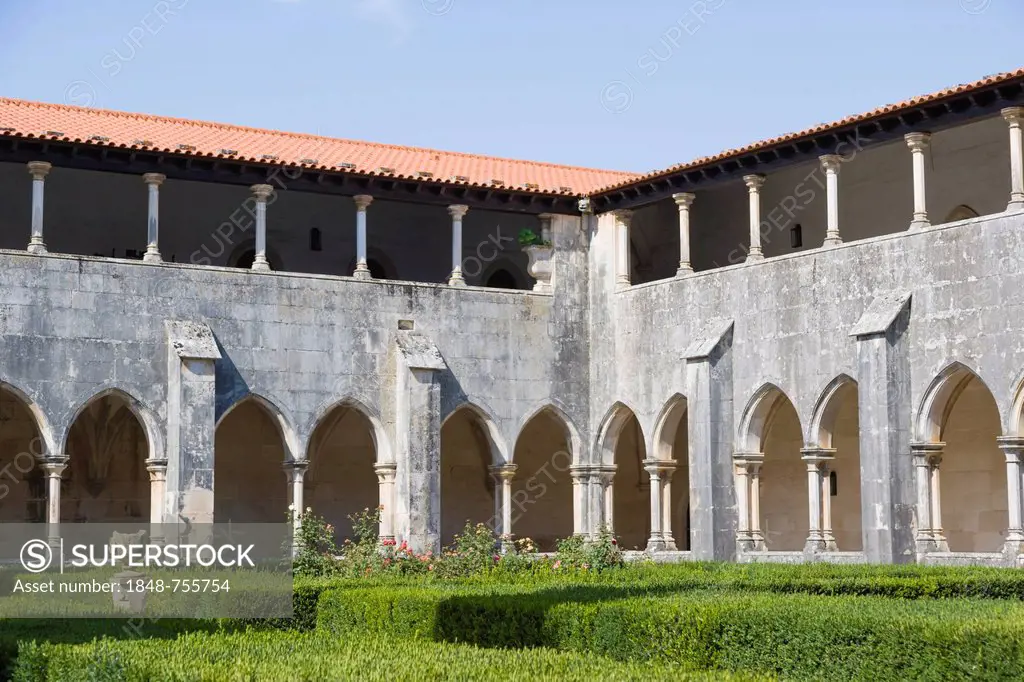 Garden and Cloisters of Alfonso V, Claustro Alfonso V, interior of Mosteiro Santa Maria da Vitoria, Batalha Dominican Monastery, Manueline, Batalha, L...