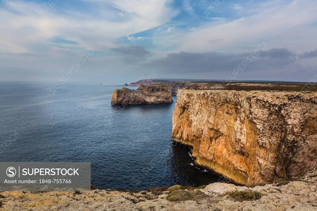 Southwesternmost point of Europe, view of the west coast as seen from Cabo de Sao Vicente, near Sagres, Algarve, Portugal, Europe