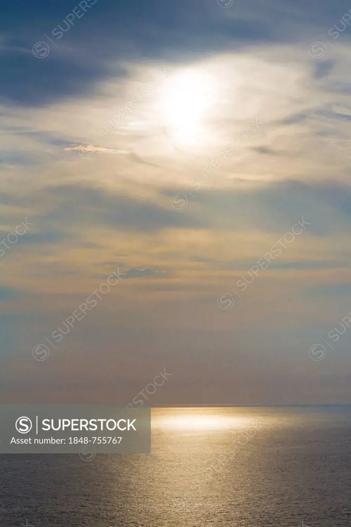 View of the Atlantic Ocean as seen from Cabo de Sao Vicente in the evening, near Sagres, Algarve, Portugal, Europe