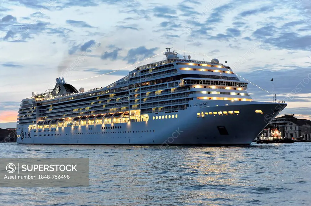 Cruise liner MSC Musica, built in 2006, 293.8 m, 3018 passengers, leaving the port of Venice, Venice, Veneto, Italy, Europe