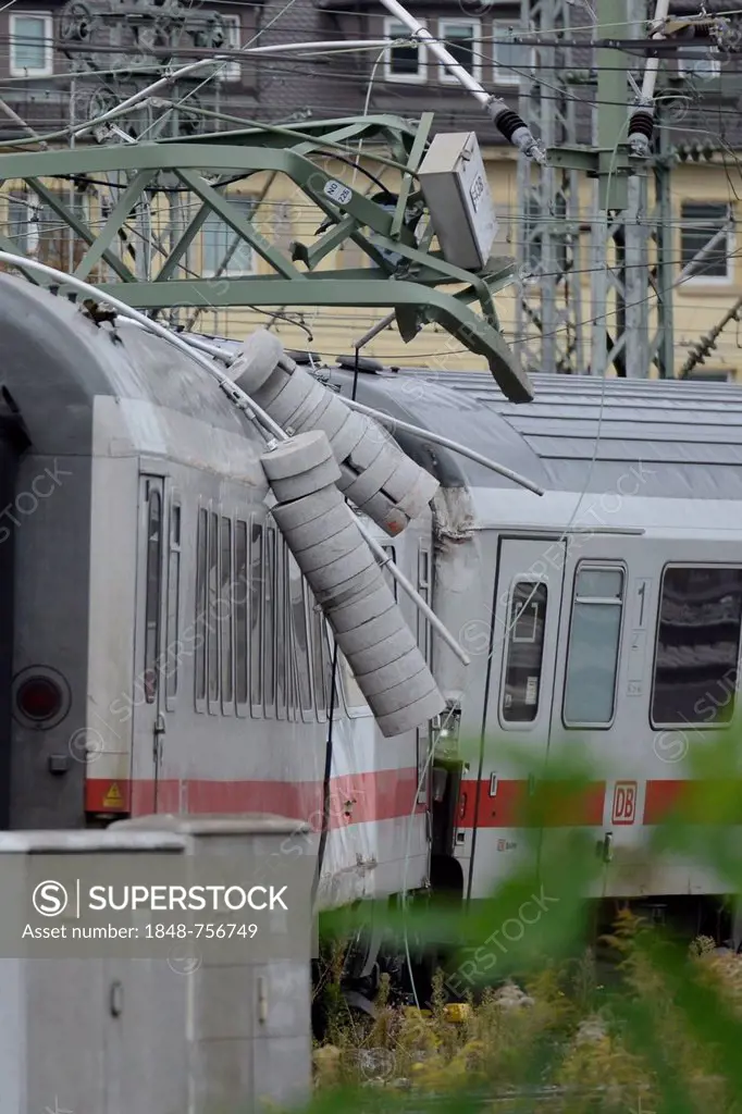 A train at Stuttgart central station derailed and tore down the overhead contact line which fell on the locomotive, Stuttgart, Baden-Wuerttemberg, Ger...
