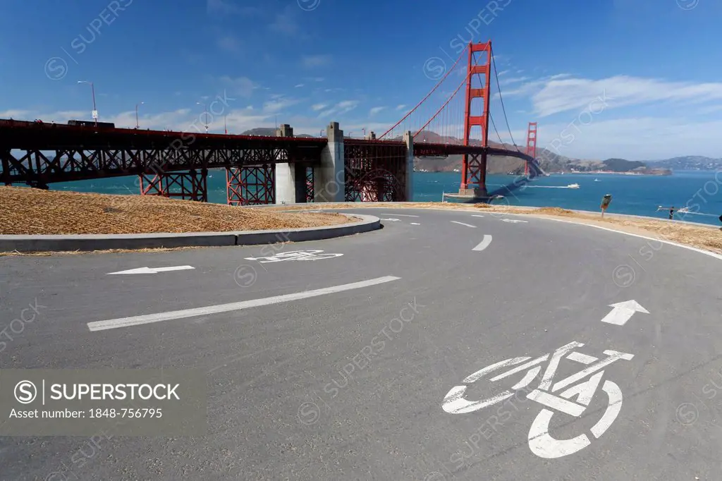 Bike path in front of the Golden Gate Bridge, San Francisco, California, USA