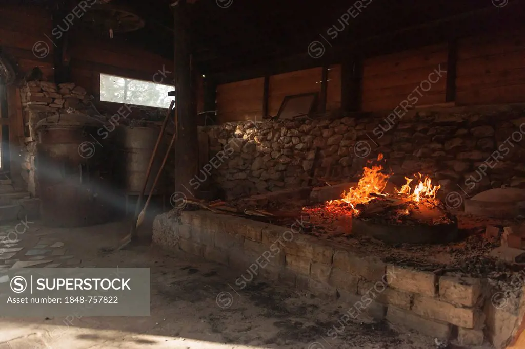 Open fire for the preparation of the dish Peka, Croatian national dish, Croatia, Southern Europe, Europe