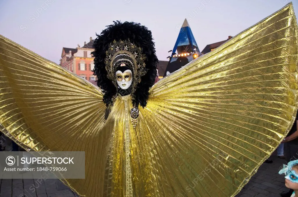 Golden costume, Venetian Fair, on the historic Marktplatz market square, Ludwigsburg, Baden-Wuerttemberg, Germany, Europe
