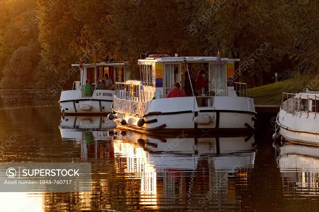 Evening, houseboats on the Saône, a quiet tributary, in the harbour of Marian Saône Valley