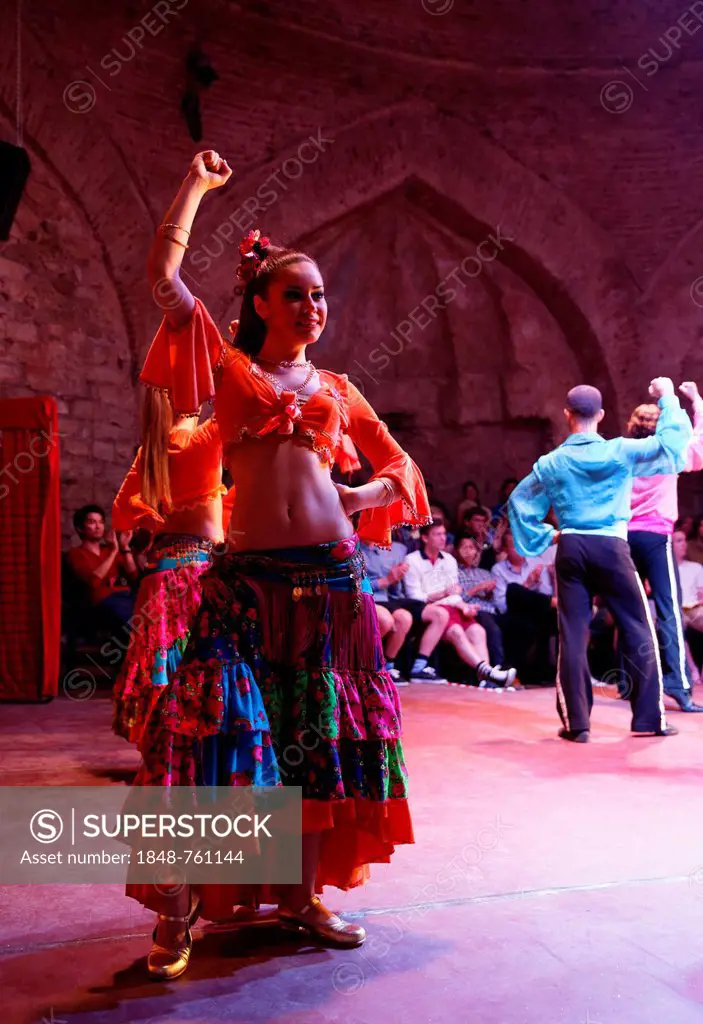 Dance performance in the HodjaPasha cultural centre