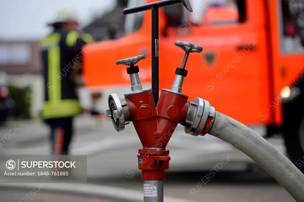 Firefighters in operation, standpipe in an underground hydrant, Aichwald, Baden-Wuerttemberg, Germany, Europe