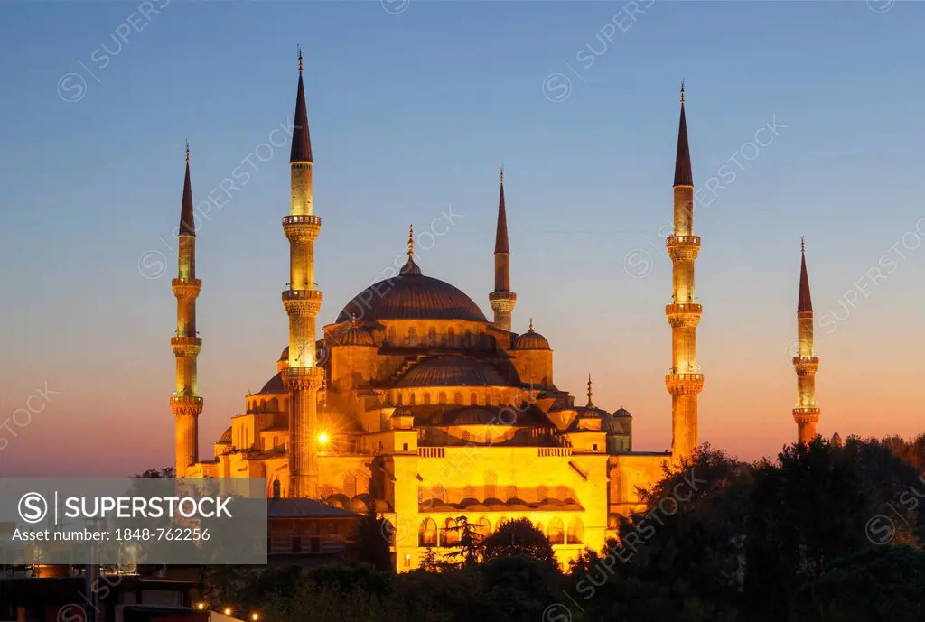 Blue Mosque, Sultan Ahmed Mosque or Sultanahmet Camii, at dusk