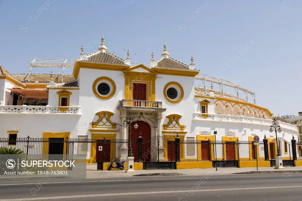 Principal entrance of Plaza de toros de la Real Maestranza de Caballeria de Sevilla, bullfighting ring, Paseo de Cristobal Colon, El Arenal, Seville, ...