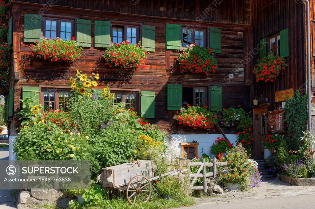 Old farmhouse in Reichenbach, community of Oberstdorf, Upper Allgaeu, Allgaeu, Swabia, Bavaria, Germany, Europe, PublicGround