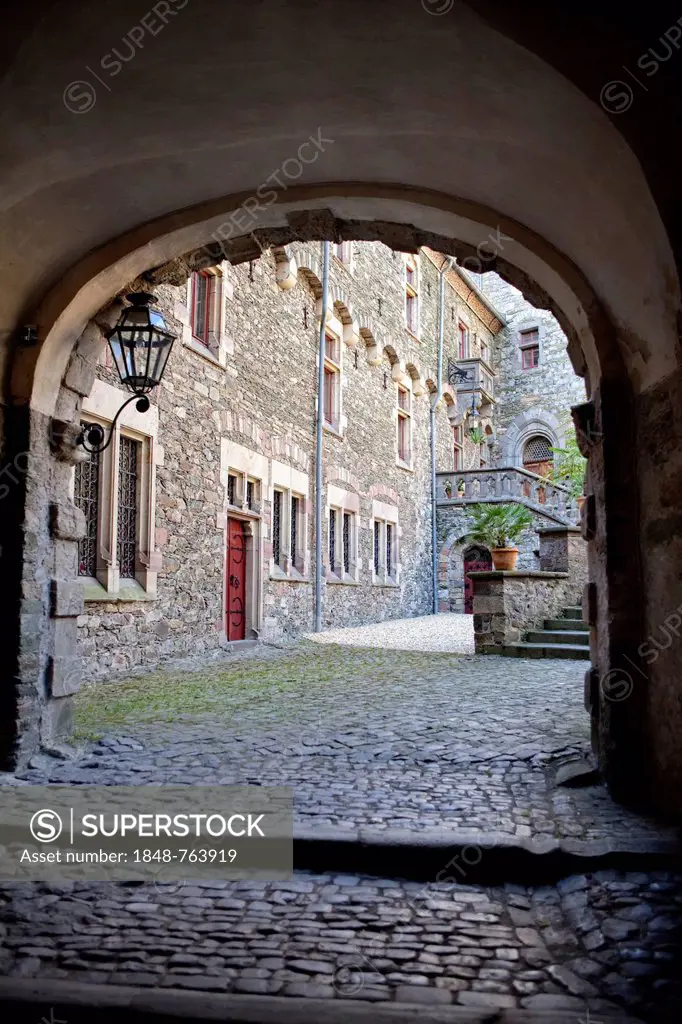 Entrance to Schloss Braunfels Castle
