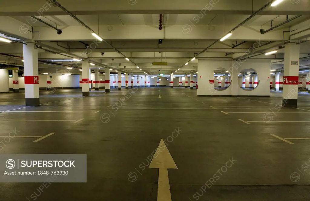 Empty underground car park, Koeln-Arcaden shopping center, Cologne-Kalk, North Rhine-Westphalia, Germany, Europe