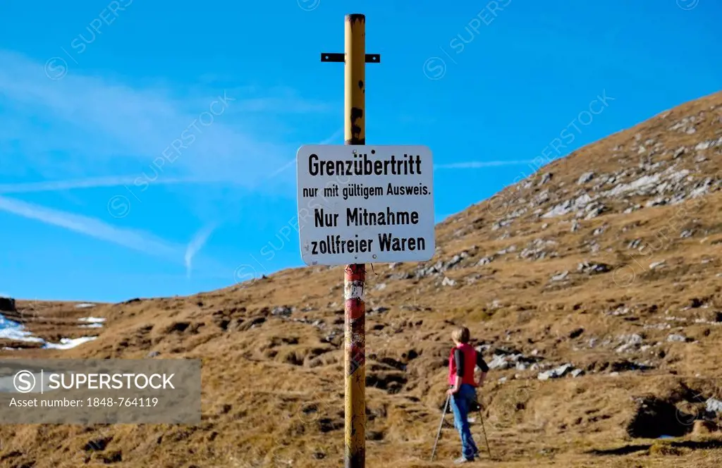 Border sign between Bavaria and Austria, Aschau, Klausberg, Chiemgau Alps, Bavaria, Germany, Europe