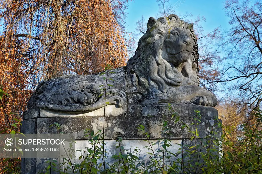 Lion sculpture, war memorial, Ostfriedhof, East Cemetery, Munich, Bavaria, Germany, Europe