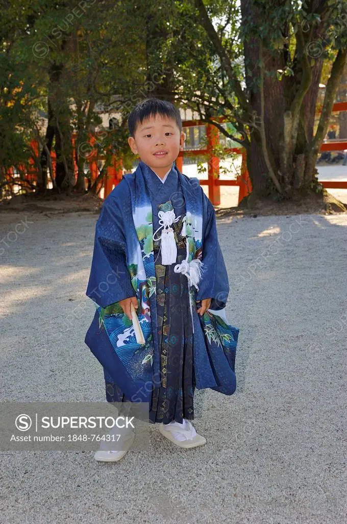Shichi-go-san, Seven-Five-Three festival, boy in a kimono at the Shimogamo Shrine in Kyoto, Japan, East Asia, Asia