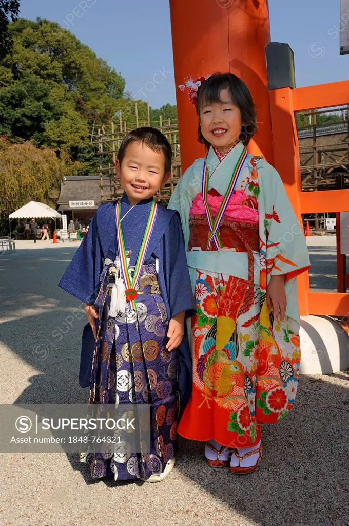 Shichi-go-san, Seven-Five-Three festival, boy and girl in a kimono at the Kamigamo Shrine in Kyoto, Japan, East Asia, Asia
