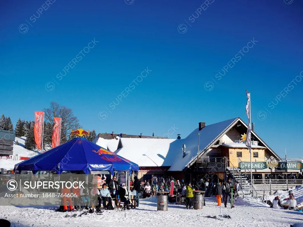 Après-ski in a valley at Mt Feldberg in the Black Forest, Baden-Wurttemberg, Germany, Europe