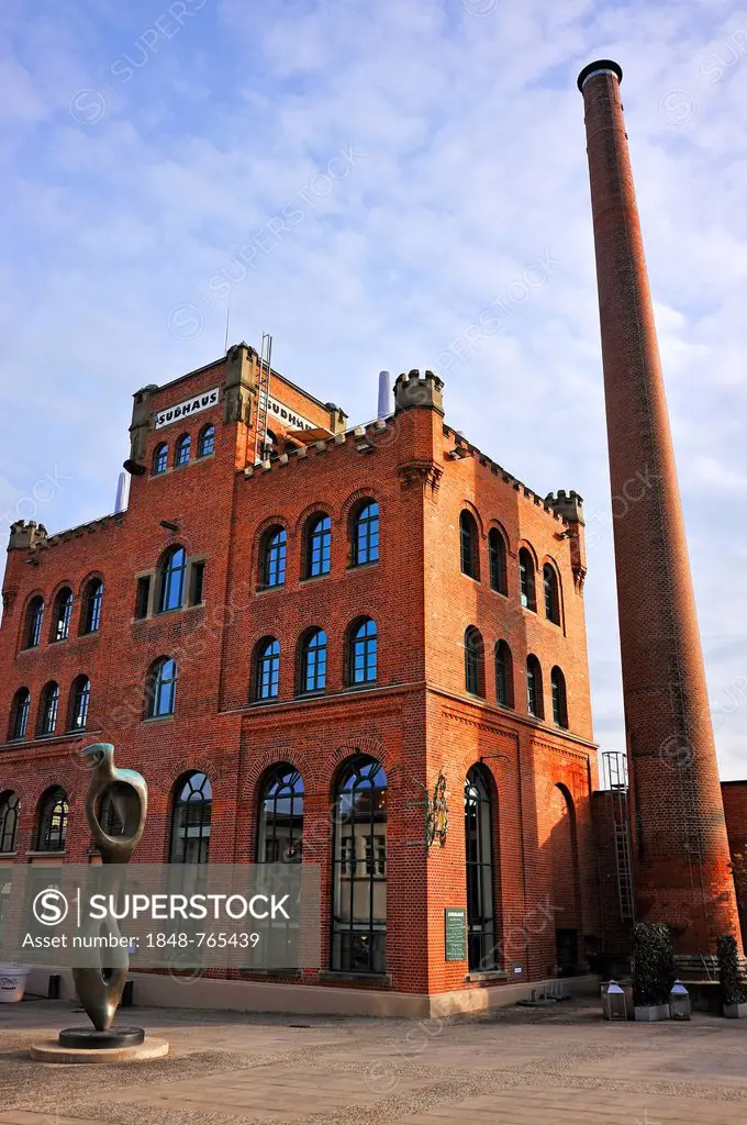 Former brewery, Sudhaus beside the Kunsthalle Wuerth art gallery, built in 1903, sculpture by Henry Moore on the left, Lange Strasse 35-1, Schwaebisch...