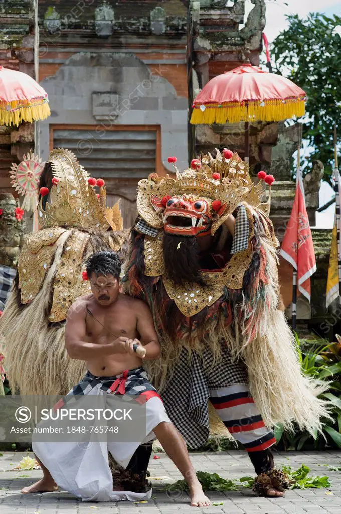 Barong and Kris dance performance, Batubulan, Bali, Indonesia, Asia
