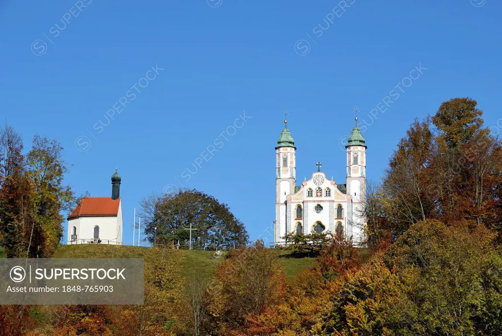 St Leonard's Chapel and the church of the Holy Cross, Calvary Hill, Bad Toelz, Upper Bavaria, Bavaria, Germany, Europe, PublicGround