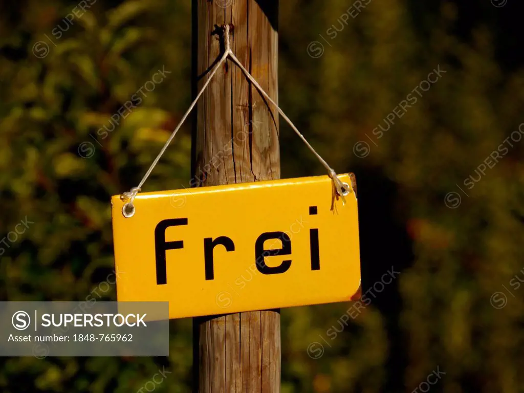 Frei sign, German for free, on a pole, in Rifano, South Tyrol, Italy, Europe