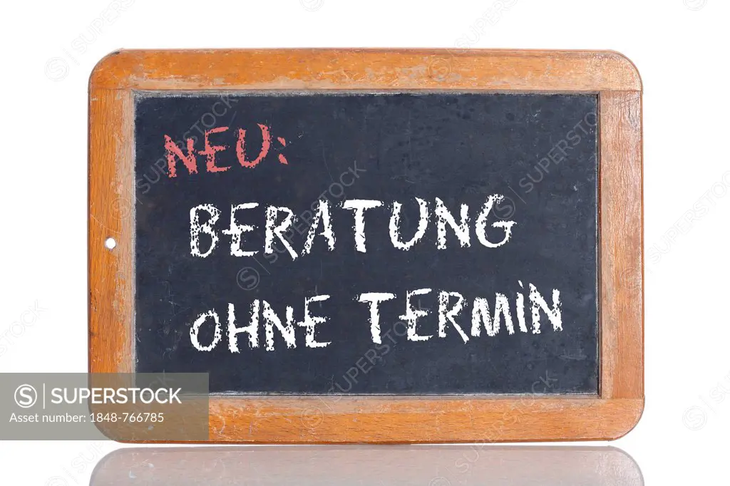 Old school blackboard with the words NEU: BERATUNG OHNE TERMIN, German for New: Consultation without appointment
