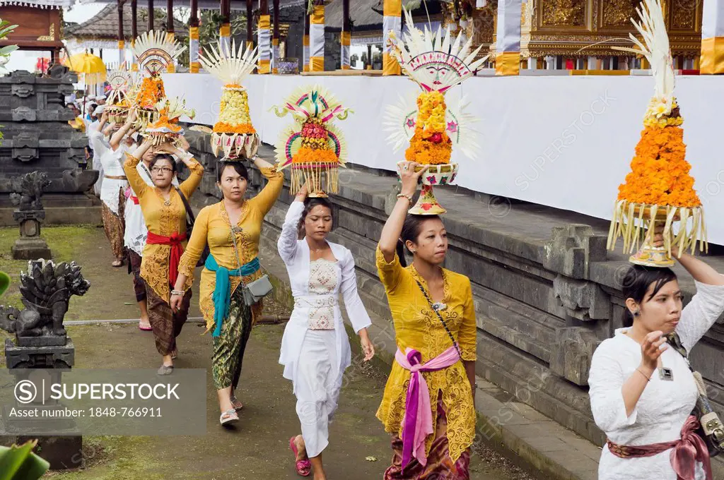 Procession at Besakih Temple and pilgrimage shrine at the foot of Mount Agung