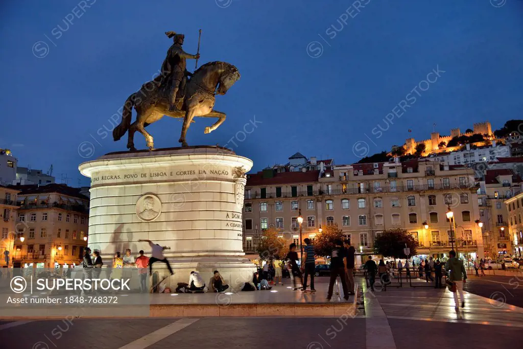 Bronze equestrian statue of Joío I in the Praça da Figueira square