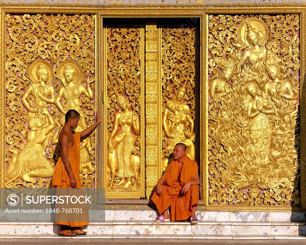 Golden reliefs, monks at the entrance to the Carriage House, Wat Xieng Tong or Vat Xienthong