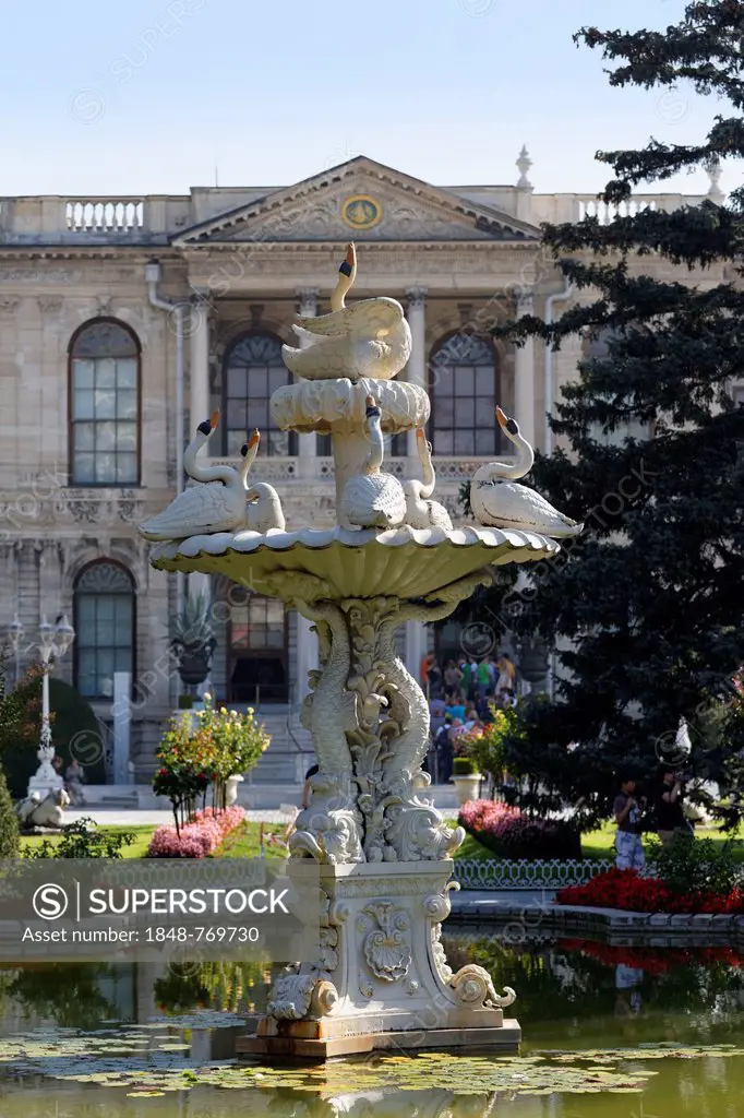 Swan Fountain in Selamlik Gardens of Dolmabahçe Palace, Dolmabahçe Sarayi