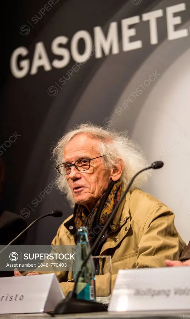 The artist Christo, press conference at the opening of the exhibition of the Christo-installation Big Air Package in the Gasometer Oberhausen