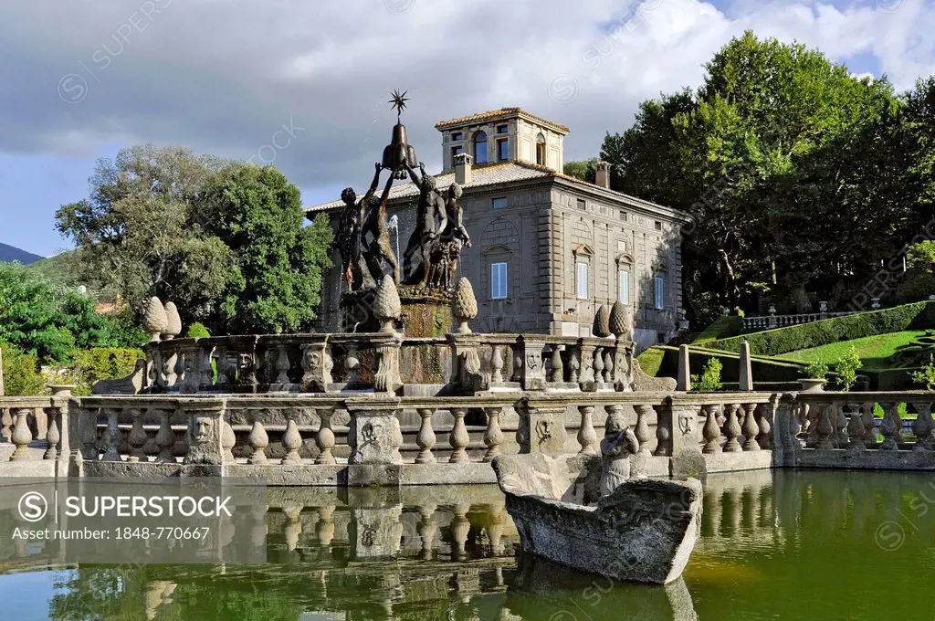 Fontana del Quadrato o dei Mori or Fountain of the Four Moors, Giardino all' Italiana, Italian gardens of Villa Lante